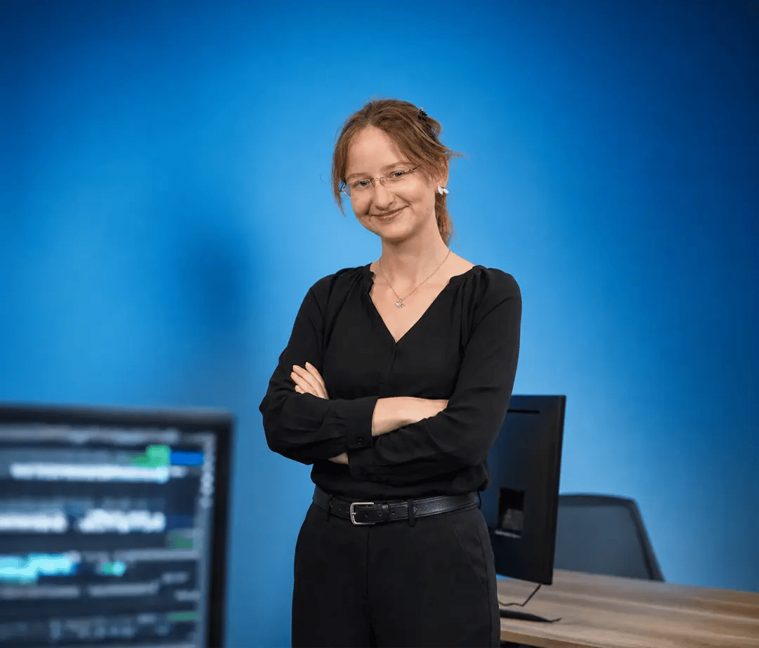 Portrait photo of Bettina Lohr